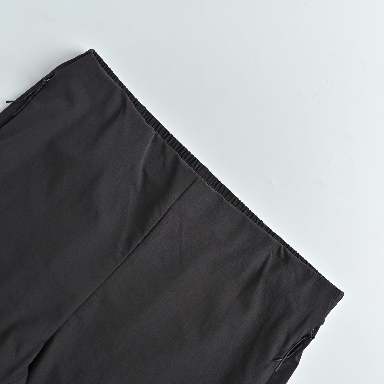 Descente Belted High-Stretch Quick-Dry Trousers — Black