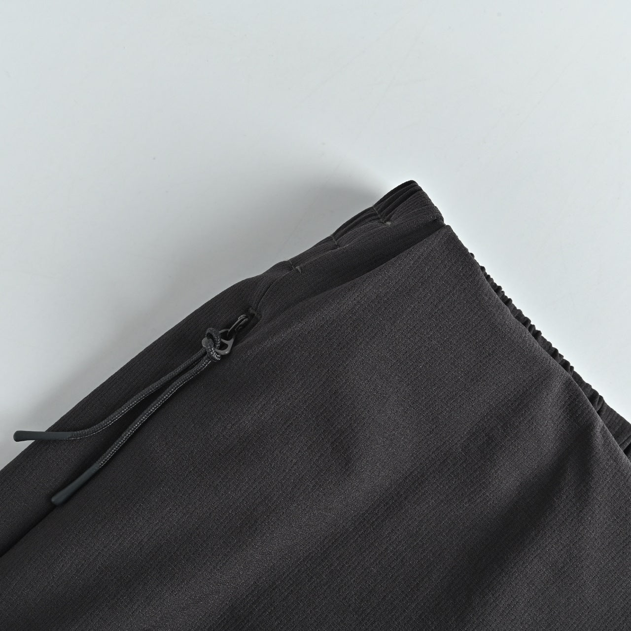Descente Belted High-Stretch Quick-Dry Trousers — Black