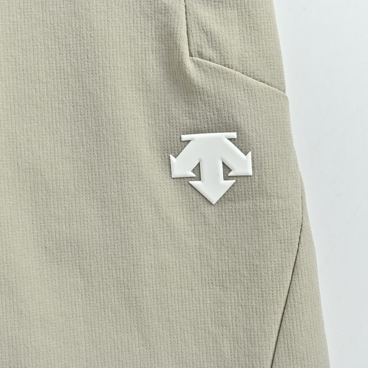 Descente Belted High-Stretch Quick-Dry Trousers — Light Grey