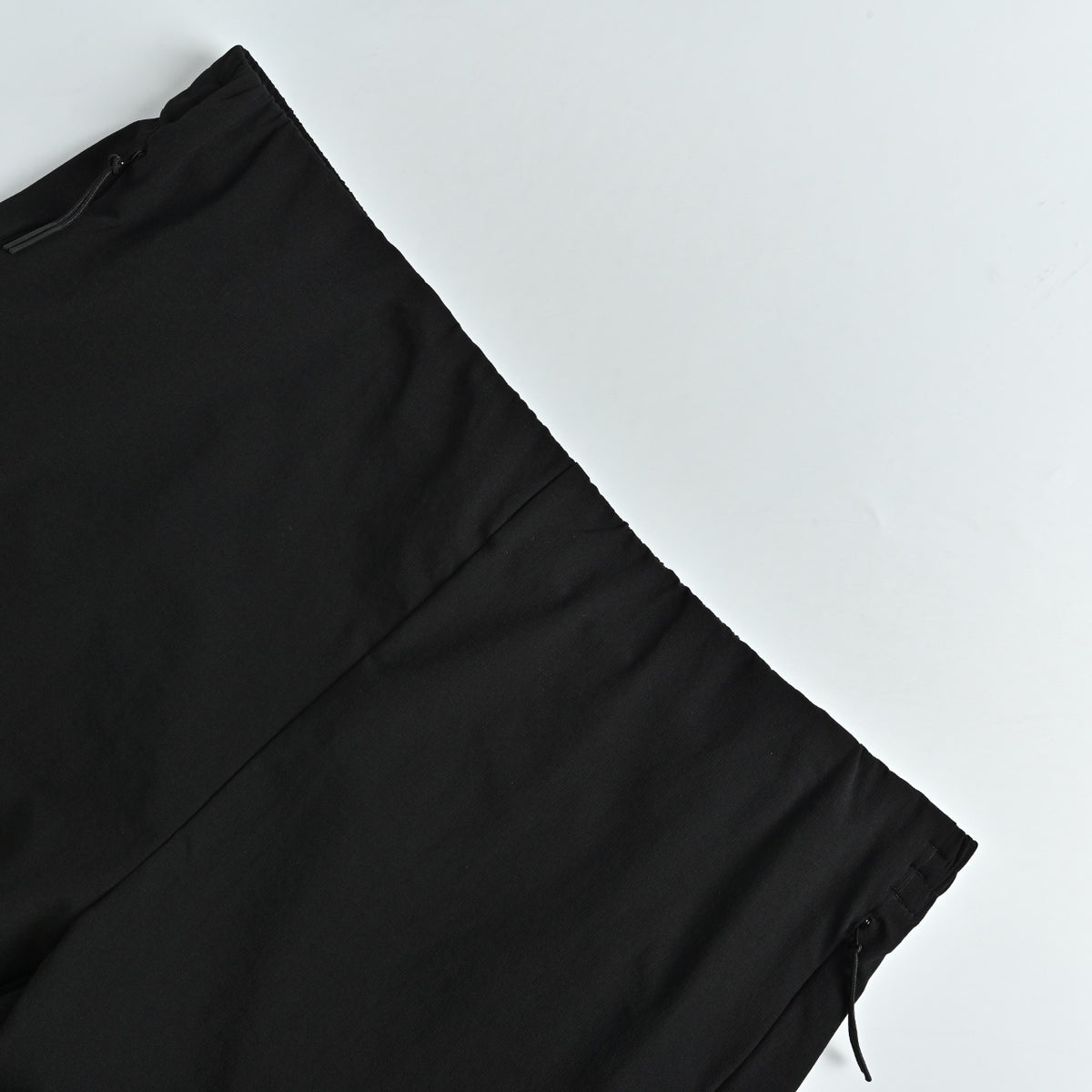 Descente Belted High-Stretch Quick-Dry Trousers — Black