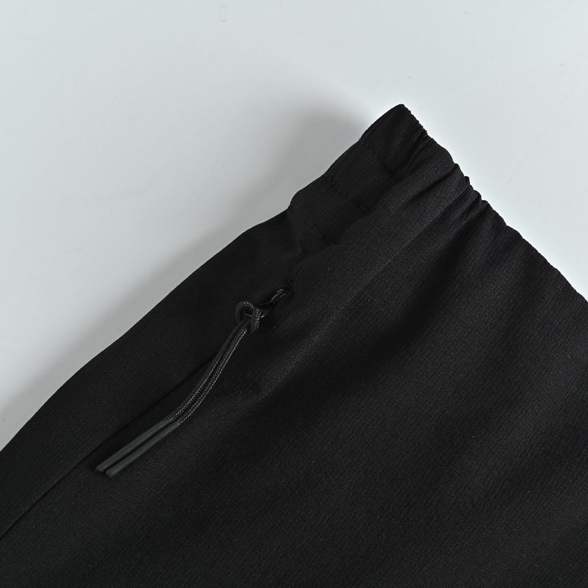 Descente Belted High-Stretch Quick-Dry Trousers — Black