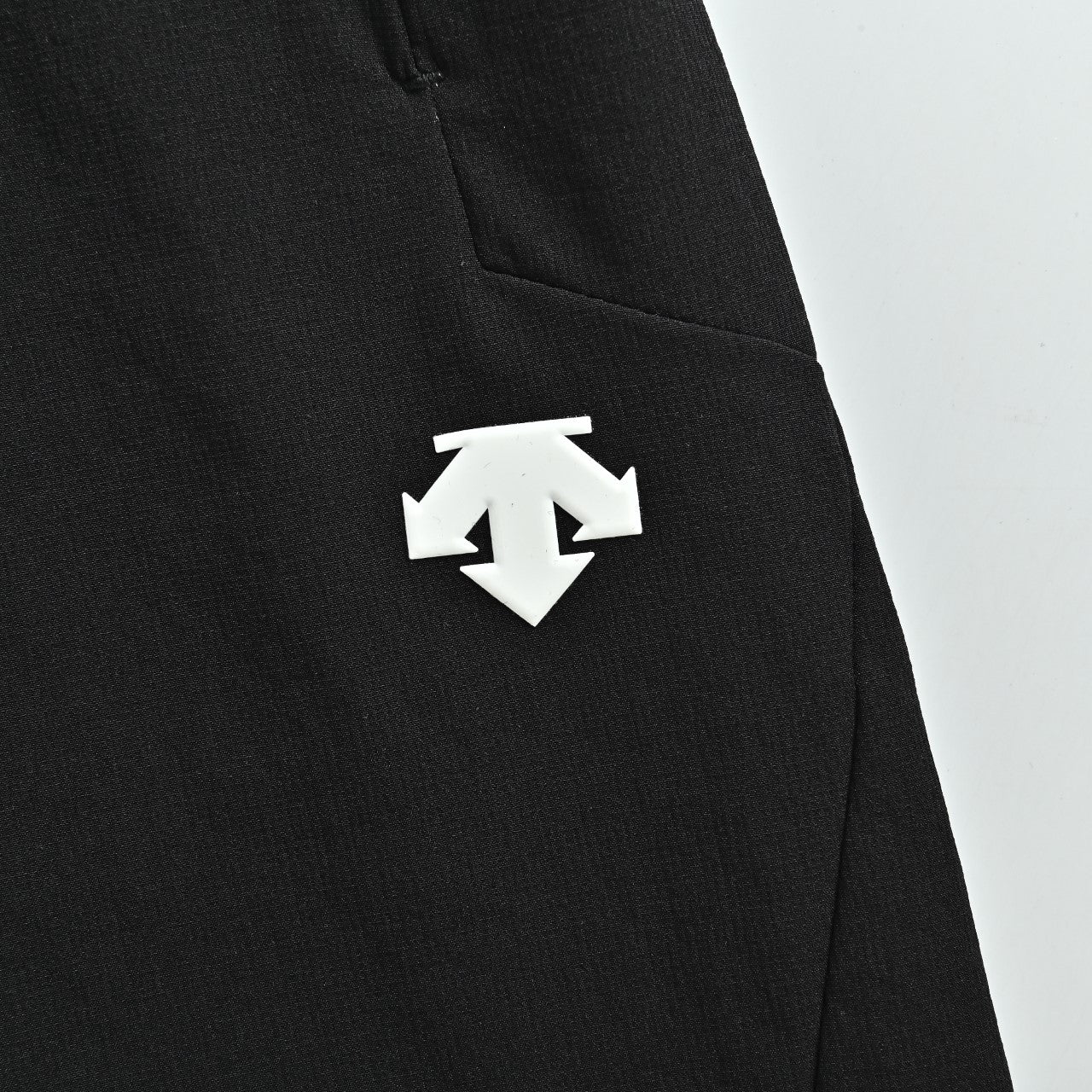 Descente Belted High-Stretch Quick-Dry Trousers — Black