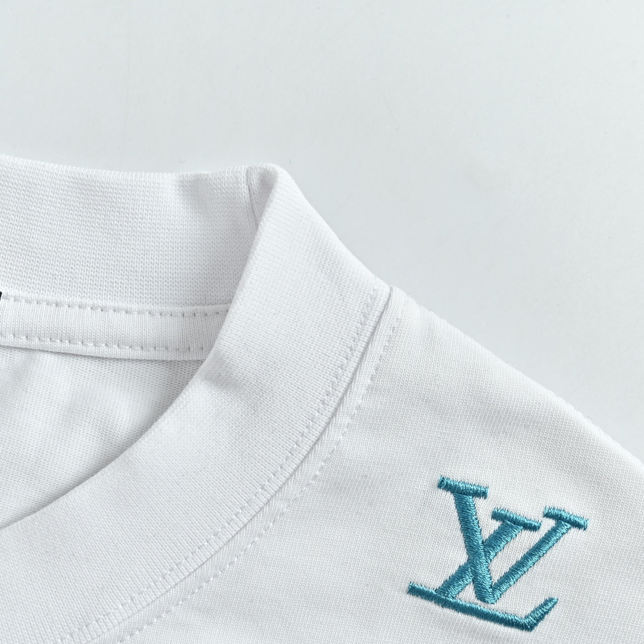 Louis Vuitton 26SS Wave-Pattern Colorblock Monogram Embroidered Letter Logo Long-Sleeve T-Shirt White