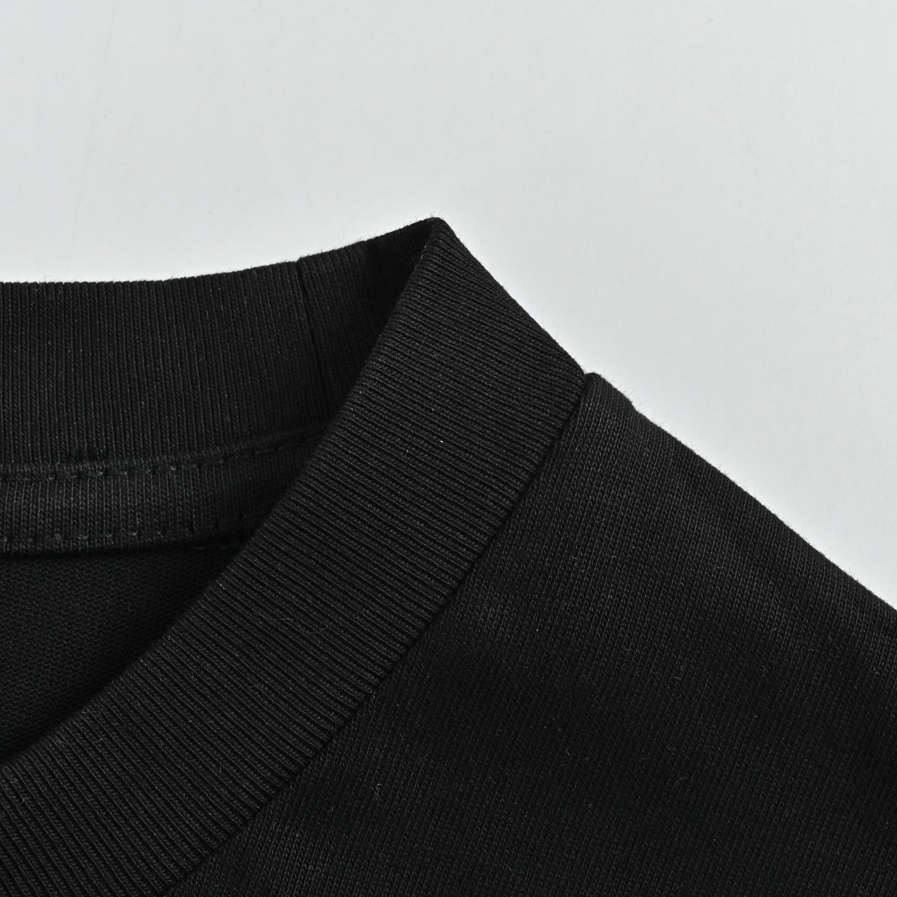 Louis Vuitton LV Gradient Monogram Embroidered Mirrored-Script Short-Sleeve T-Shirt Black